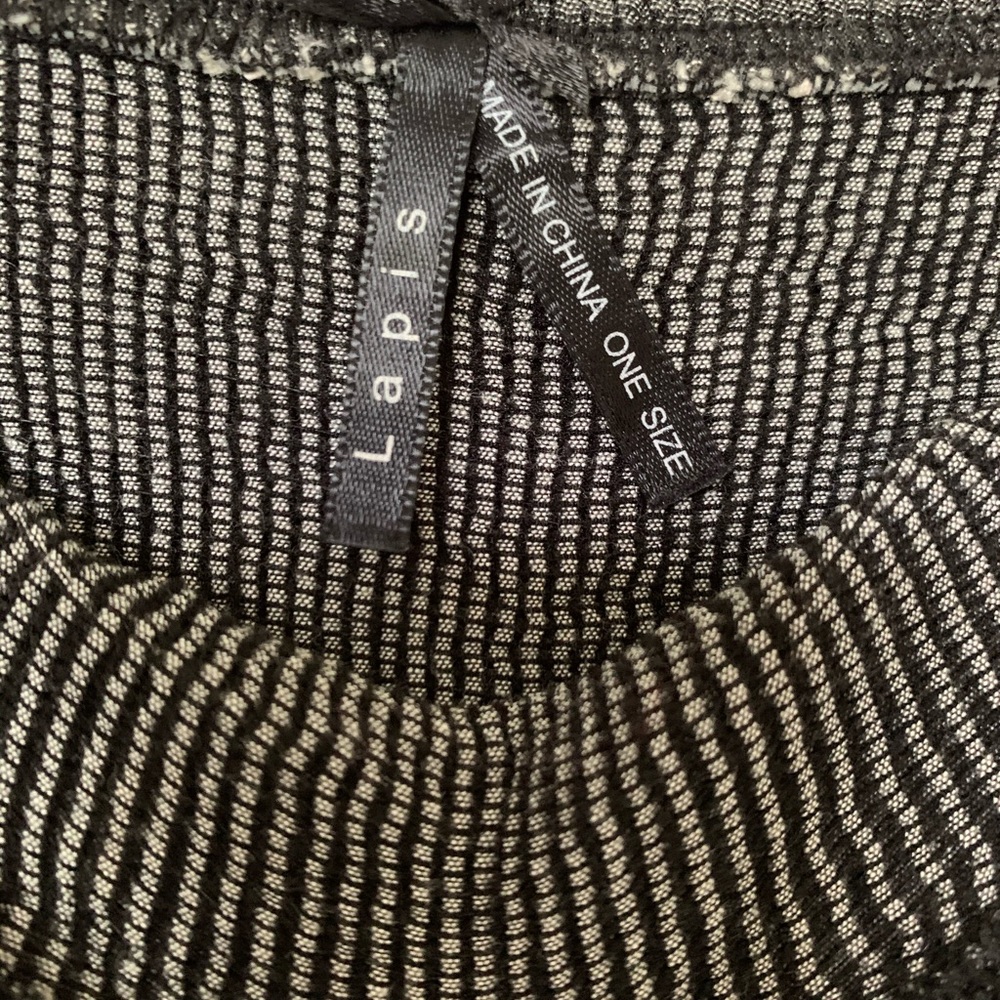 Dresses - Picture 3 of 5